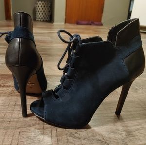 Pour la Victoire Heels